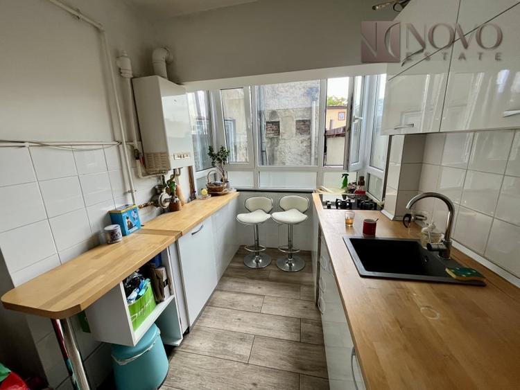 Apartament cu 4 camere semidecomandat, mobilat în Unirii