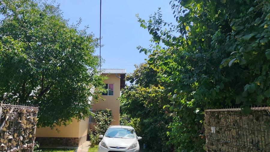 Casă individuală cu 3 camere cu Canalizare în Răzvad