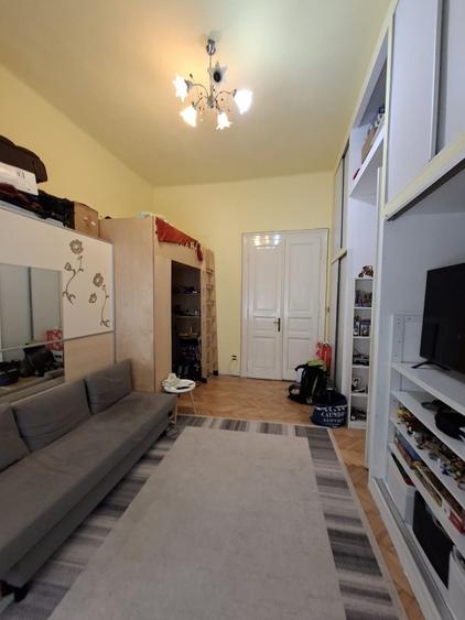 Apartament cu 4 camere circular, mobilat în P-ța Maria