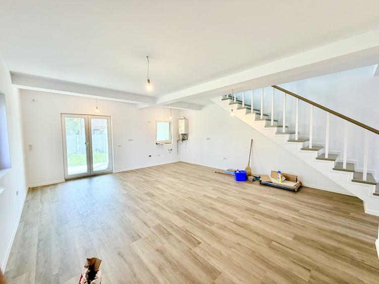 Duplex cu 4 camere cu Canalizare în Moșnița Nouă