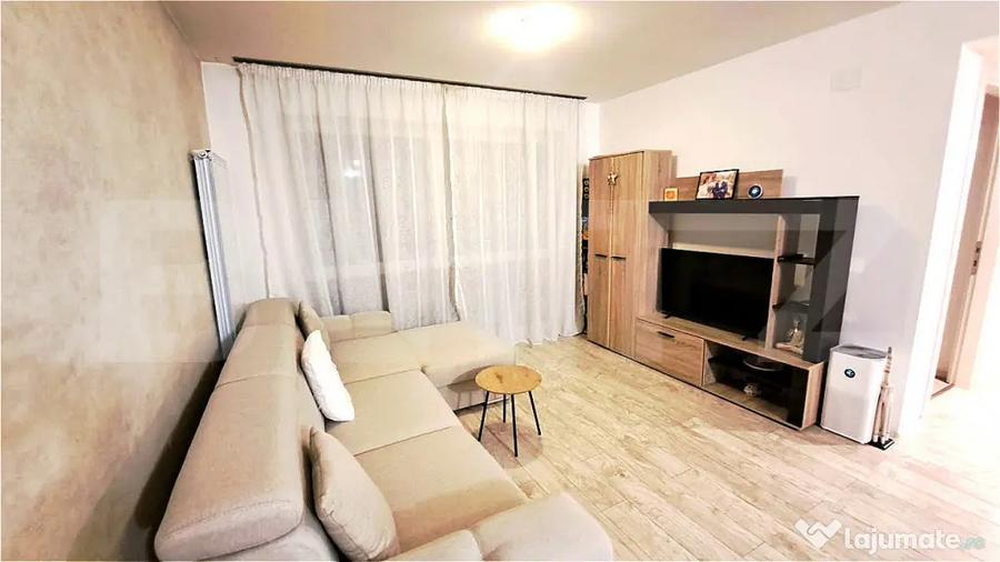 Apartament cu 2 camere semidecomandat, mobilat în Central