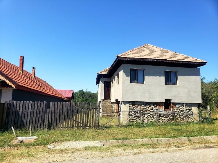 Casă individuală cu 3 camere cu Canalizare în Voiteștii din Vale