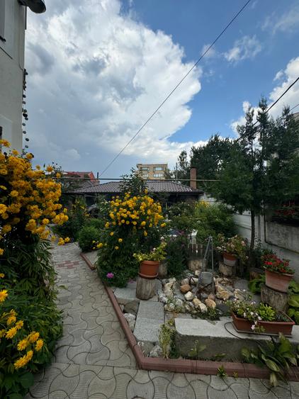 Casă cu 9 camere cu Piscina în Băneasa