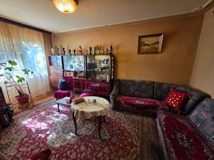 Apartament cu 3 camere decomandat în Drumul Taberei