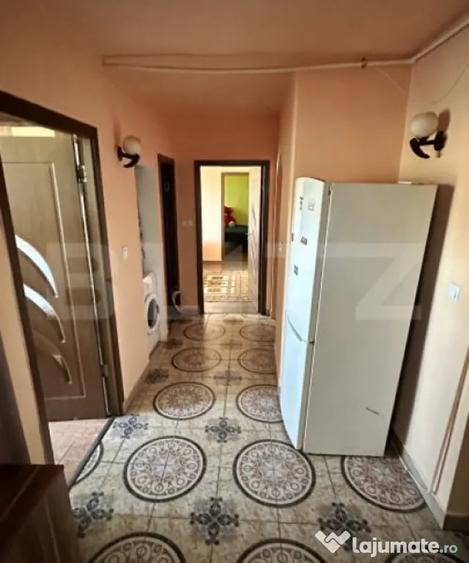 Apartament cu 3 camere semidecomandat în Cetate