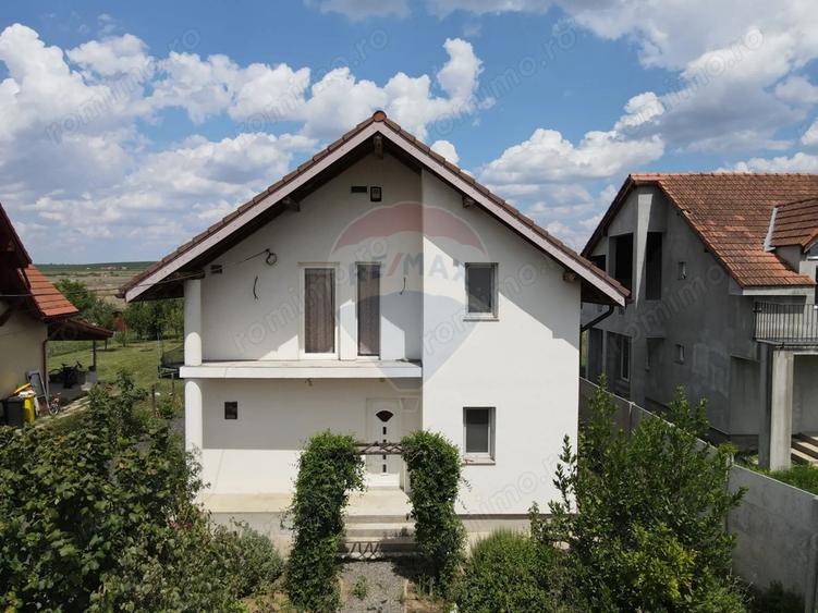 Casă cu Teren 813 Mp în Nord