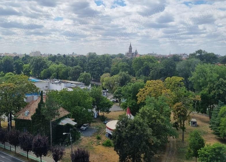 Garsonieră decomandată în Central