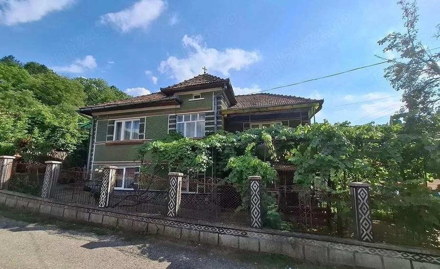 Casă cu Teren 500 Mp în Central