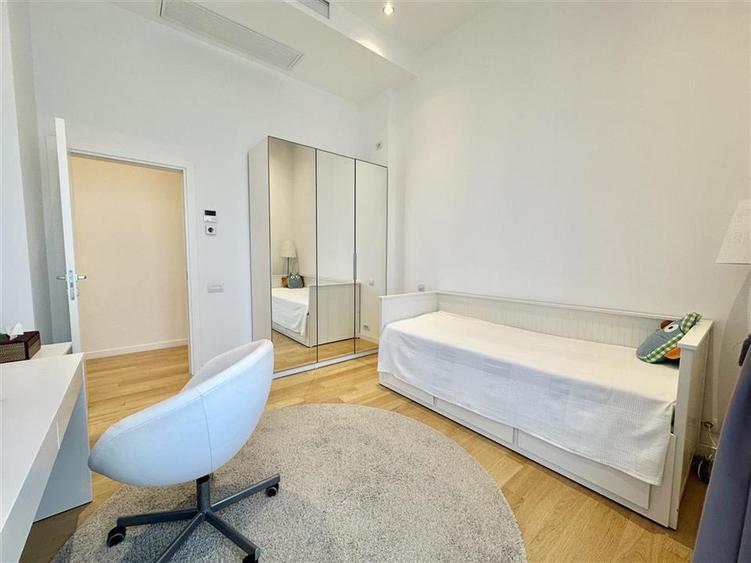 Penthouse cu 5 camere decomandat, mobilat în Herăstrău