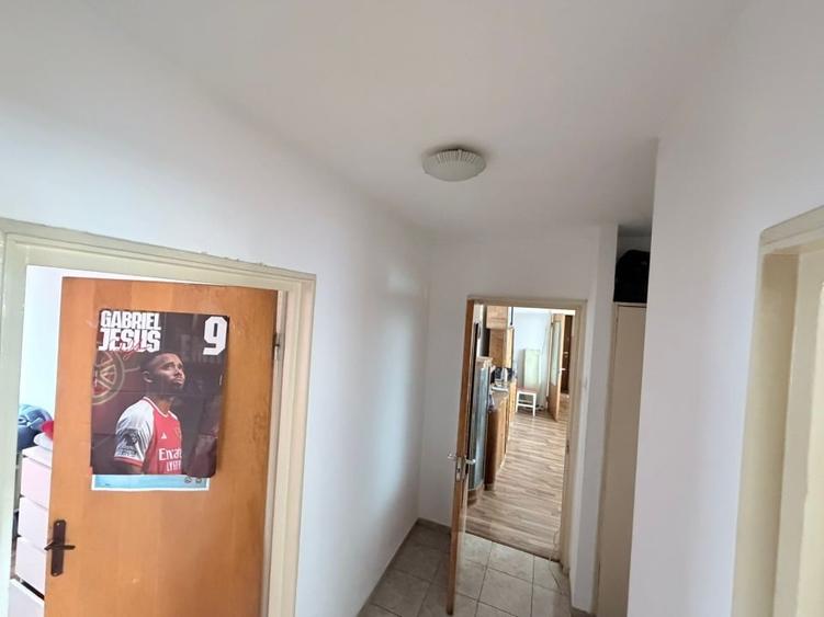 Apartament cu 3 camere semidecomandat, mobilat în Lujerului
