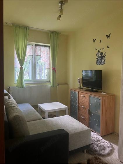 Apartament cu 3 camere semidecomandat în Exterior Vest