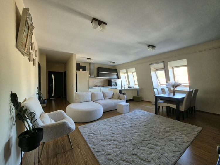 Apartament cu 3 camere semidecomandat în Central