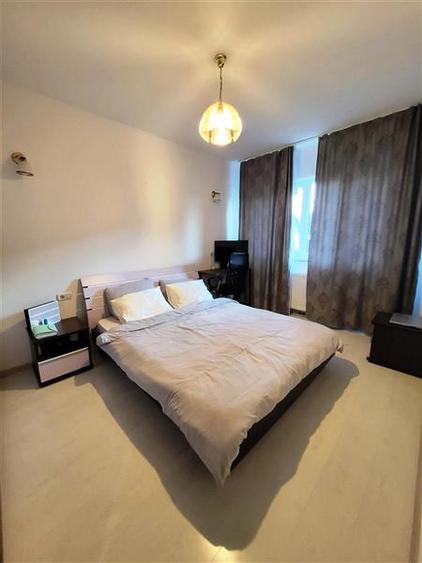 Apartament cu 2 camere decomandat, mobilat în Tractorul