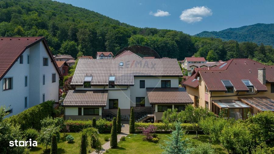 Casă cu 6 camere cu Teren 530 Mp în Dârste
