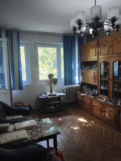 Apartament cu 2 camere semidecomandat în Berceni