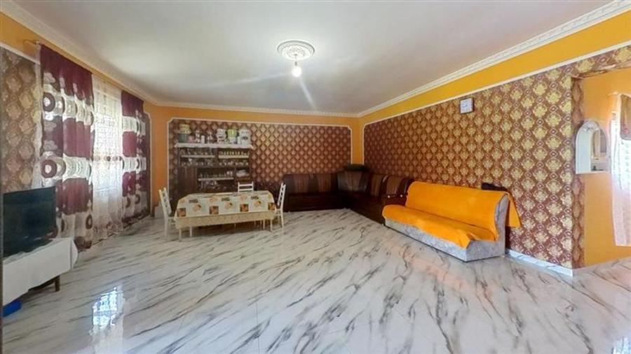 Casă individuală cu 2 camere cu Teren 719 Mp în Exterior Est