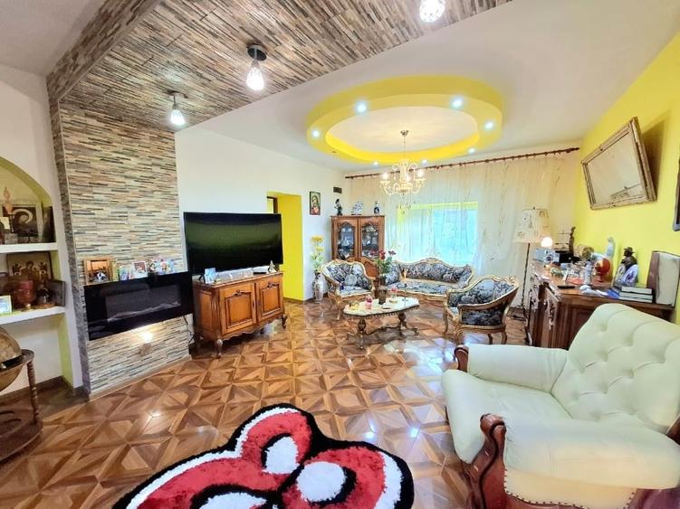 Casă individuală cu 5 camere cu Teren 750 Mp în Central