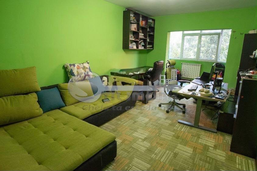Apartament cu 3 camere decomandat, mobilat în Podu Roș