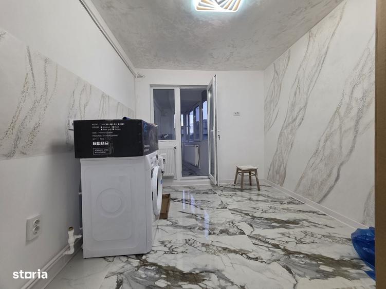 Apartament cu 3 camere semidecomandat în Obor