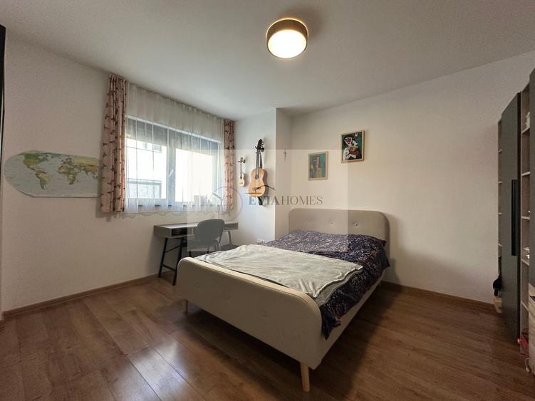 Apartament cu 3 camere semidecomandat, mobilat în Bună Ziua