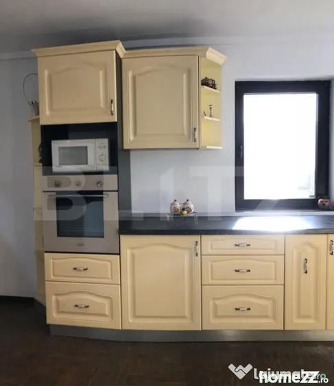 Casă cu 8 camere cu Teren 1038 Mp în Central