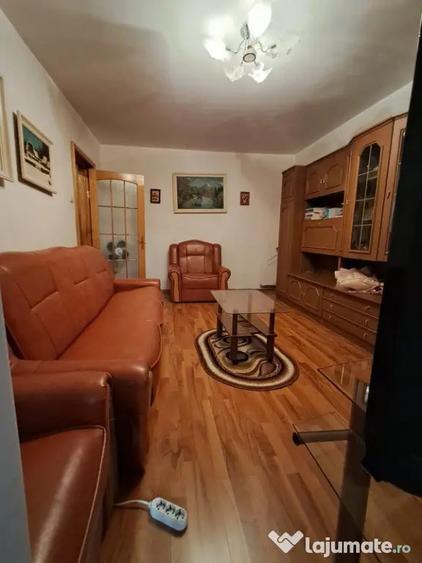 Apartament cu 3 camere decomandat în Metalurgie