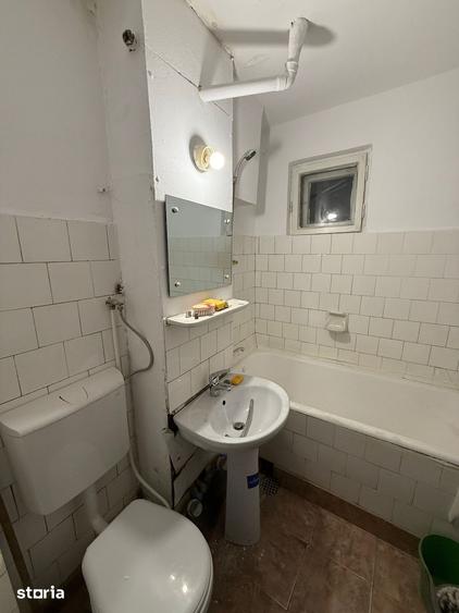 Apartament cu 3 camere decomandat în Calea București