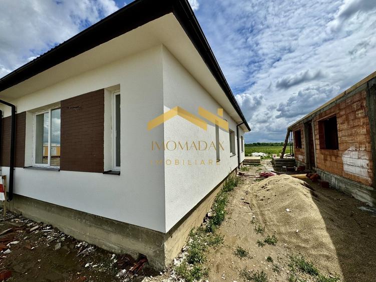 Duplex cu 3 camere cu Canalizare în Bucovăț (Remetea Mare)