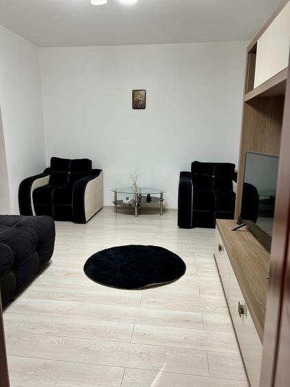 Apartament cu 2 camere semidecomandat în Democrației