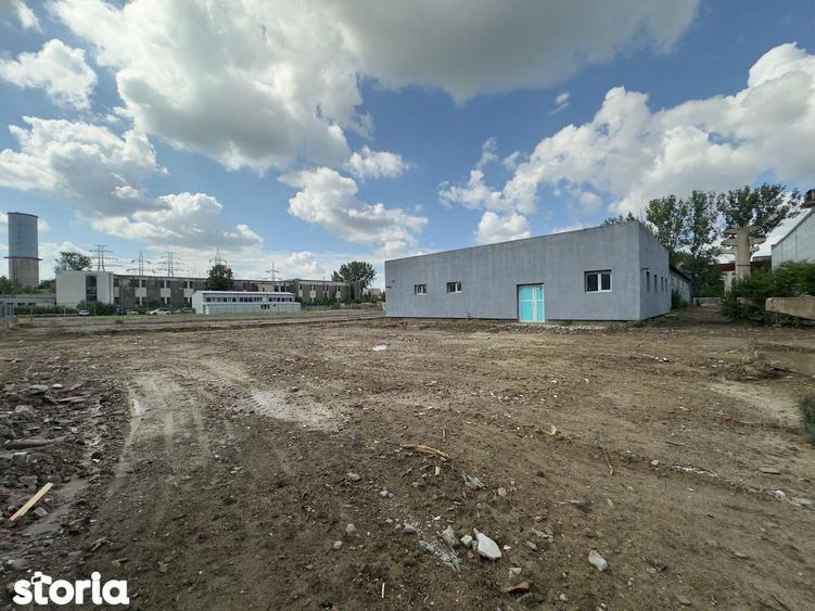Spațiu comercial, de 2,000 mp, în Cug