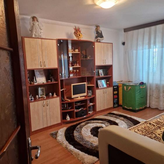 Apartament cu 2 camere decomandat în Exterior Vest