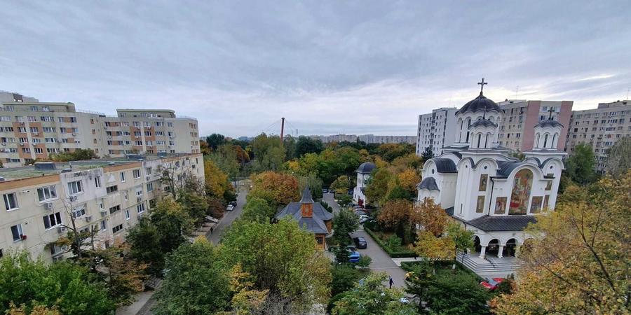 Apartament cu 3 camere semidecomandat în Drumul Taberei