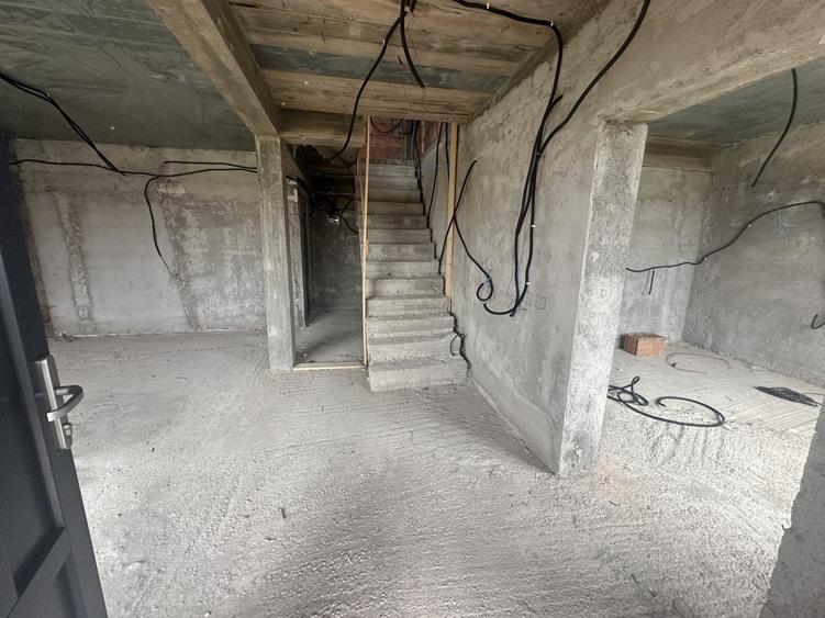 Casă individuală cu 5 camere cu Canalizare în Ștefăneștii de Jos