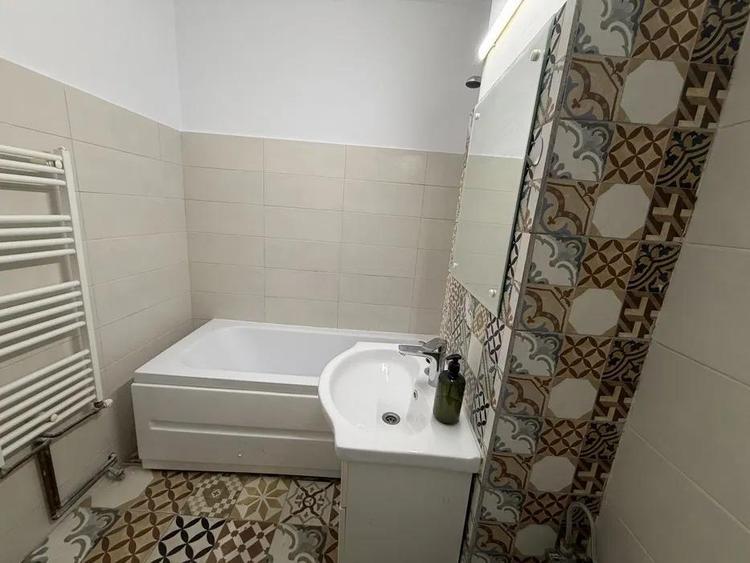 Garsonieră decomandată, mobilată în Nicolina