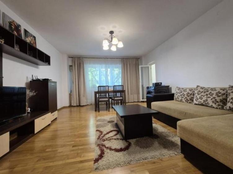 Apartament cu 3 camere decomandat în Muncii