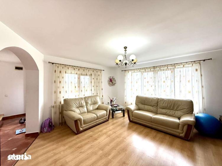 Casă cu 4 camere cu Teren 900 Mp în Central
