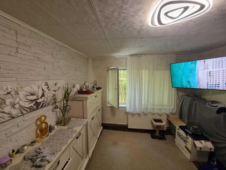 Apartament cu 3 camere semidecomandat în Calea București