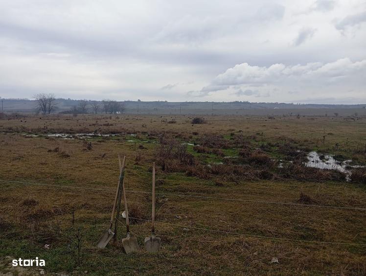 Teren de 2040 mp, în Preajba