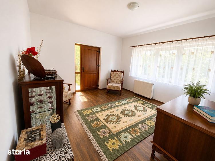 Casă cu 6 camere cu Teren 1000 Mp în Podu Roș