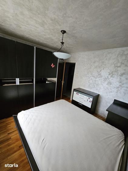 Apartament cu 3 camere decomandat în Calea București