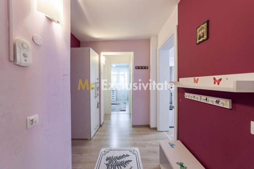 Apartament cu 3 camere semidecomandat, mobilat în Est