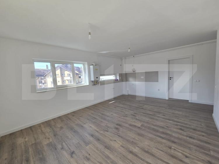 Apartament cu 3 camere semidecomandat în Florești