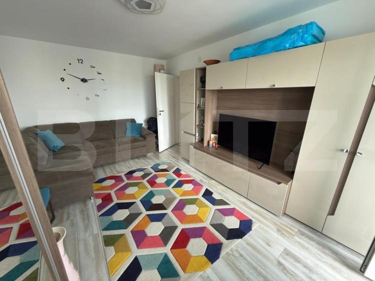 Apartament cu 2 camere decomandat, mobilat în Republicii