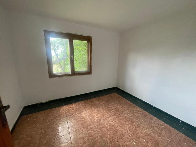 Casă individuală cu 3 camere cu Canalizare în Exterior Sud