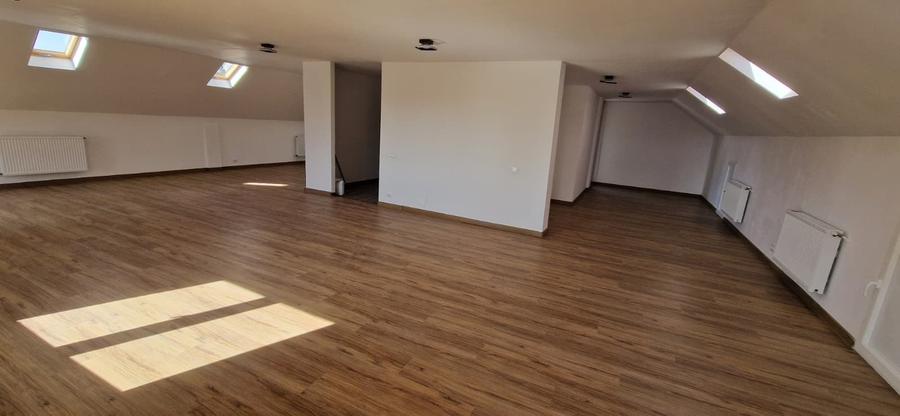 Casă individuală cu 7 camere cu Canalizare în Berceni