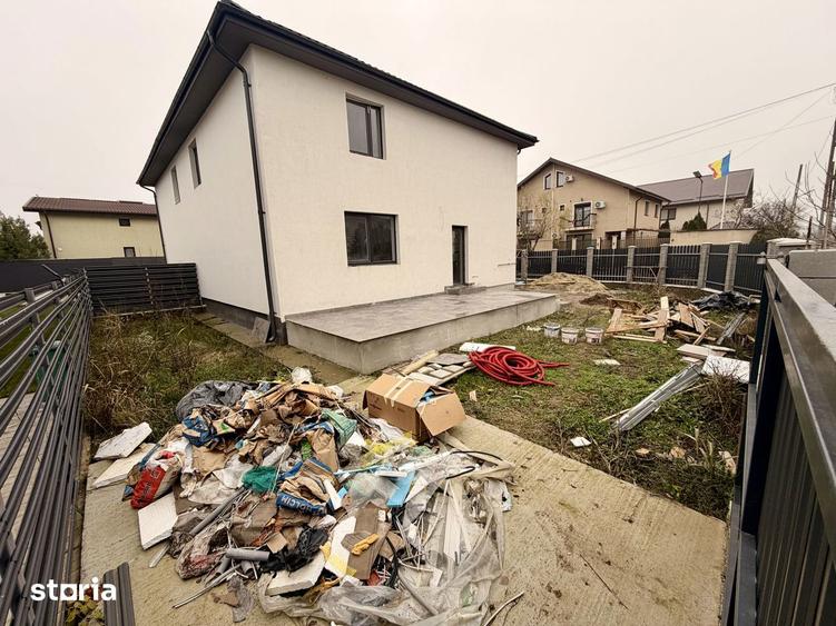 Casă cu 4 camere cu Teren 270 Mp în Glina