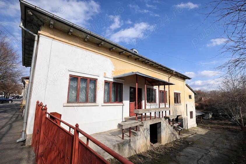 Casă cu 3 camere cu Canalizare în Central