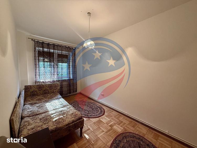 Apartament cu 3 camere decomandat în 1 Mai