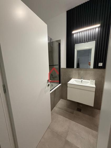 Apartament cu 2 camere semidecomandat, mobilat în Baza 3