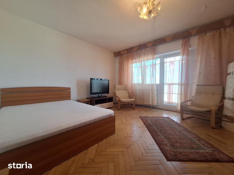 Garsonieră decomandată în Lunei